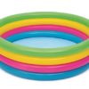 <p>Pestrofarebný dúhový Bestway Play Pool ľahko vytiahne deti z domu vonku na slniečko. Jeho kvalita a odolnosť je vopred testovaná